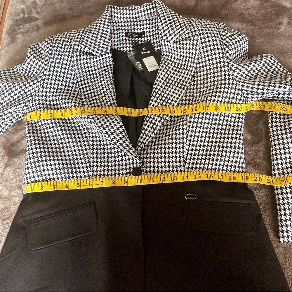 Stylish Black and White Houndstooth Women's Blazer - Picture 10 of 13